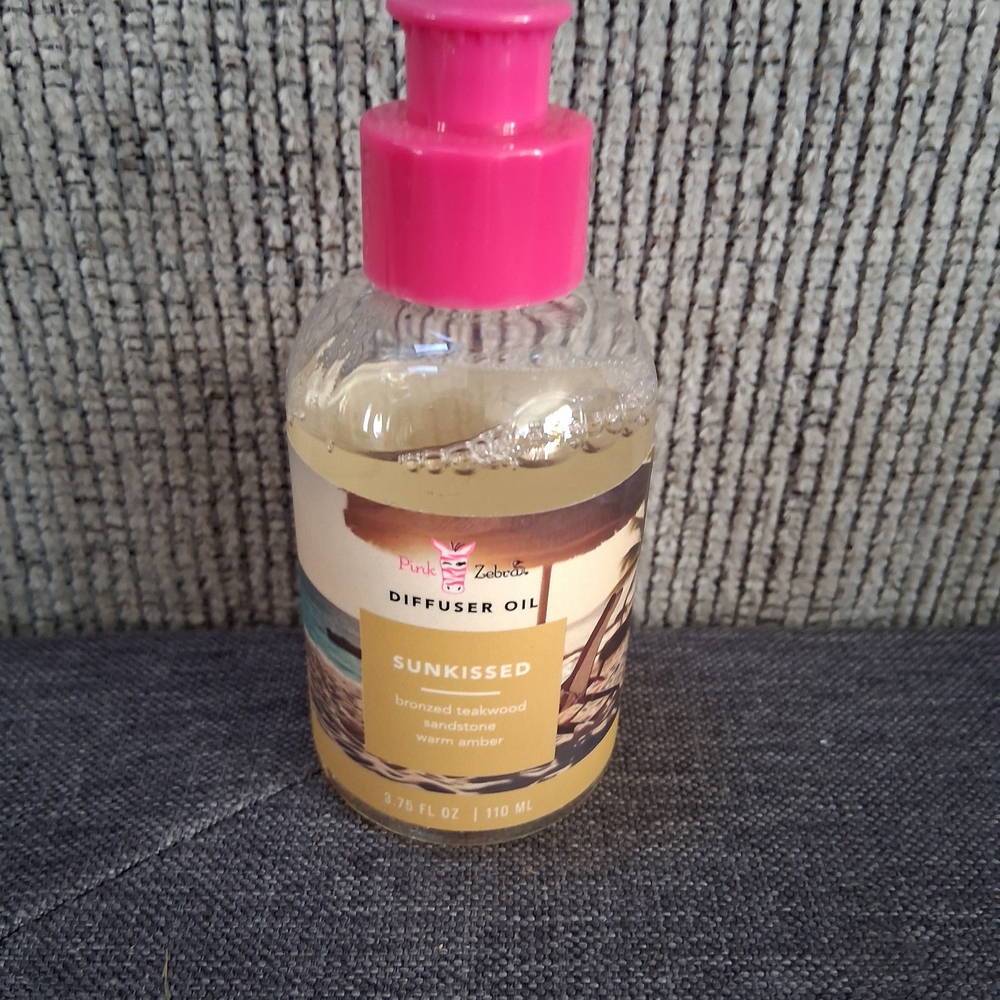 Pink Zebra Sunkissed Diffuser Oil with Bright Pink Cap